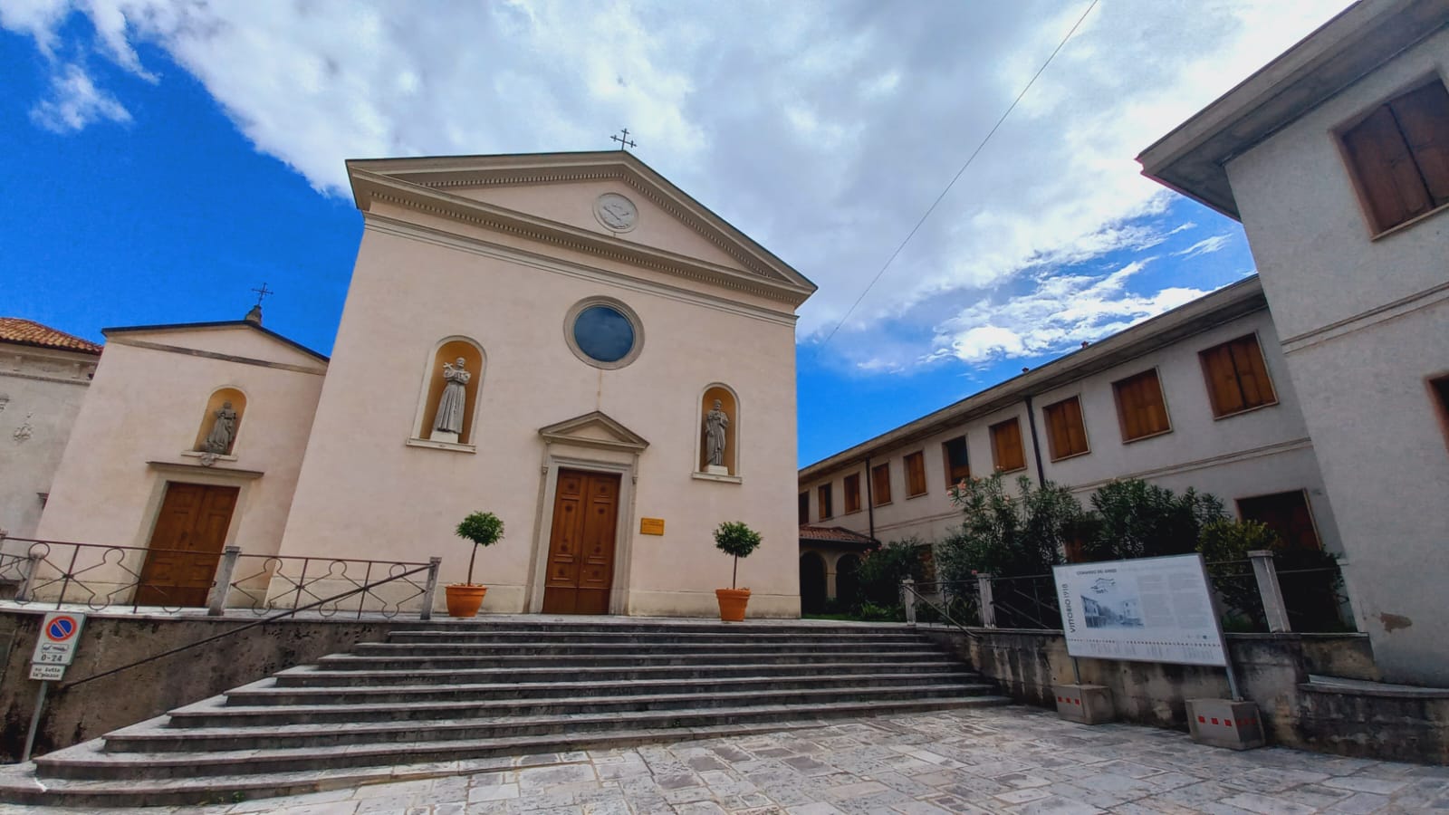 Facciata della chiesa